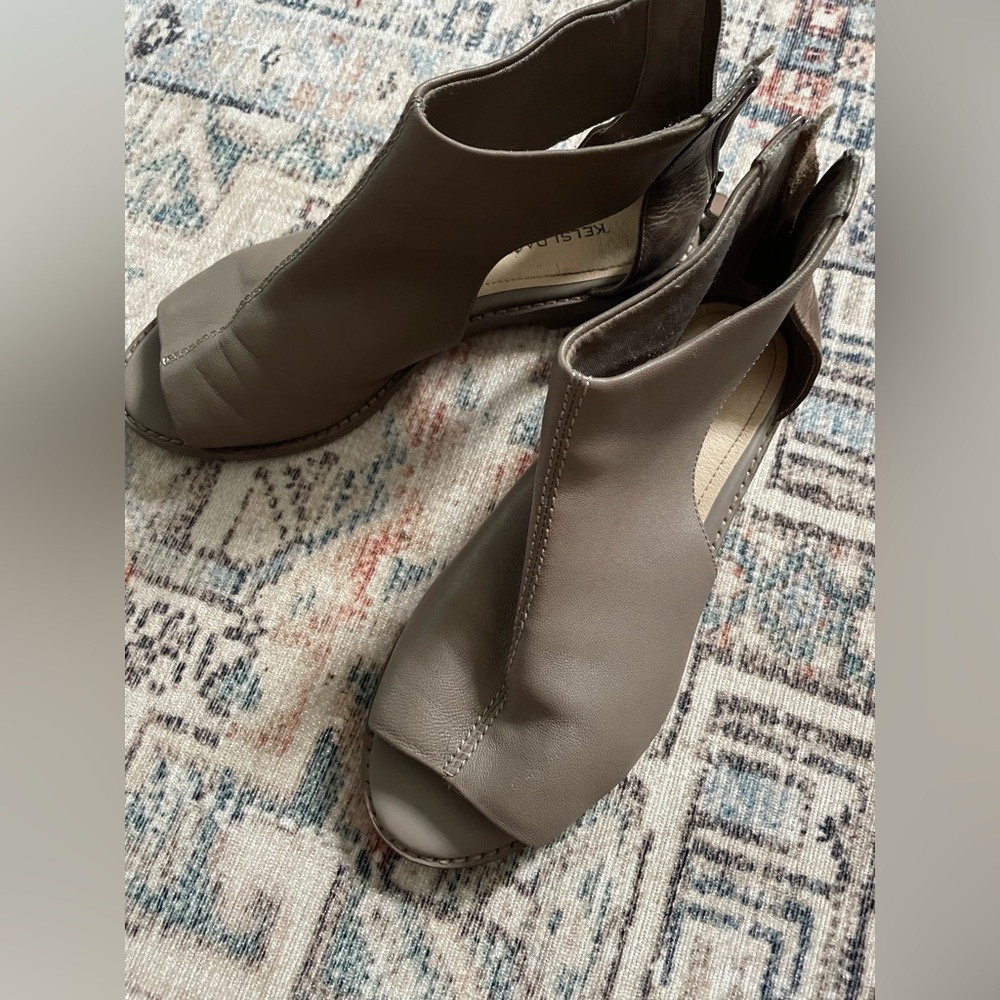Women's Leather Open-Toe Sandals